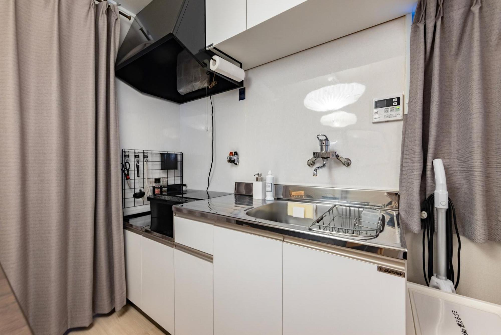 Ritz Place Nishikujo Осака Экстерьер фото
